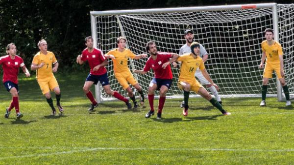 The Pararoos defend a corner against Spain.